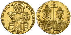 Constantine VII, Porphyrogenitus (913-959), solidus, Constantinople, Christ enthroned facing, rev., facing busts of Romanus I and Christopher, holding...