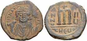 Maurice Tiberius, 582-602. Follis (Bronze, 29 mm, 11.76 g, 6 h), Theoupolis (Antioch), RY 7 = 588/9. ΠITNATS [...] P P V Crowned bust of Maurice Tiber...