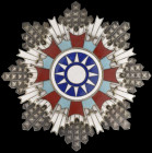 China, A modern copy of a breast star of the Chinese Order of the Brilliant Star, 90mm, extremely fine, sold as a copy not subject to return

Estima...