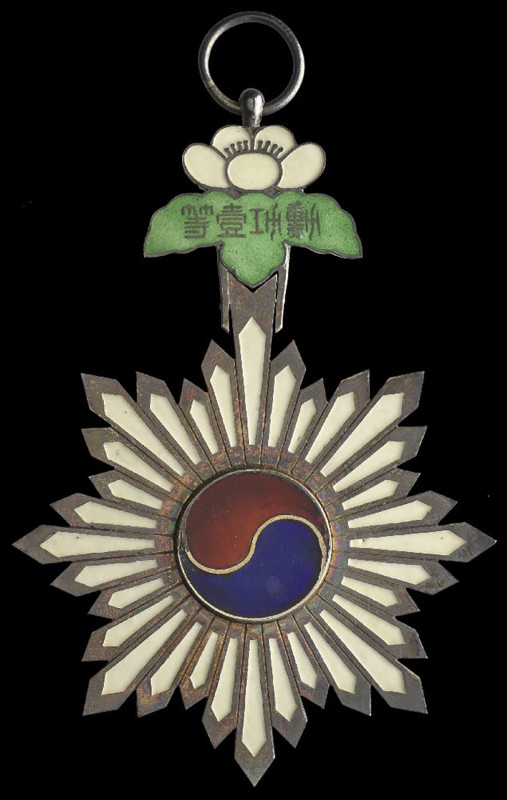 Korea, Order of the Taeguk, Grand Cross set of insignia, comprising, sash badge,...