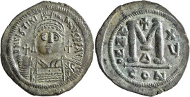 Justinian I, 527-565. Follis (Bronze, 39 mm, 23.05 g, 6 h), Constantinopolis, RY 15 = 541/2. D N IVSTINIANVS P P AVI Helmeted, diademed and cuirassed ...