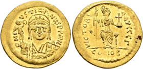 Justin II, 565-578. Solidus (Gold, 20 mm, 4.48 g, 6 h), Constantinopolis, 565-567. D N IVSTINVS P P AVG Helmeted, diademed and cuirassed bust of Justi...