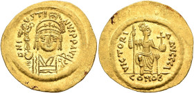 Justin II, 565-578. Solidus (Gold, 22 mm, 4.48 g, 6 h), Constantinopolis, 567-578. D N IVSTINVS P P AVG Helmeted, diademed and cuirassed bust of Justi...