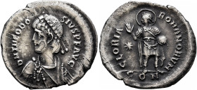 Theodosius II, 402-450. Light Miliarense (Silver, 23 mm, 4.24 g, 6 h), Constantinopolis, 408-420. D N THEODOSIVS P F AVG Pearl-diademed, draped and cu...