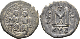 Justin II, with Sophia, 565-578. Follis (Bronze, 31 mm, 14.30 g, 12 h), Cyzicus, RY 5 = 569/70. D N IVSTINVS [P P AVG] Justin II, holding globus cruci...