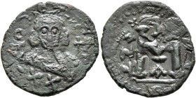 Philippicus (Bardanes), 711-713. Follis (Bronze, 23 mm, 3.73 g, 6 h), Constantinopolis. Crowned bust of Philippicus facing, wearing short beard, loros...