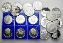 A lot containing 20 silver medals (ca. 337 g). Mostly: Switzerland. Uncirculated. LOT SOLD AS IS, NO RETURNS. 12 medals in lot.