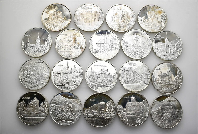 A lot containing 19 silver medals (ca. 285 g) in the original coin case of Ovaph...