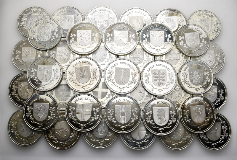 A lot containing 35 silver medals (circa 525 g) in the original coin case of Ova...