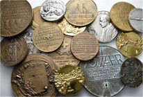 A lot containing 18 bronze medals (1140 g). Mainly: Switzerland. About very fine to extremely fine. LOT SOLD AS IS, NO RETURNS. 18 medals in lot.

...