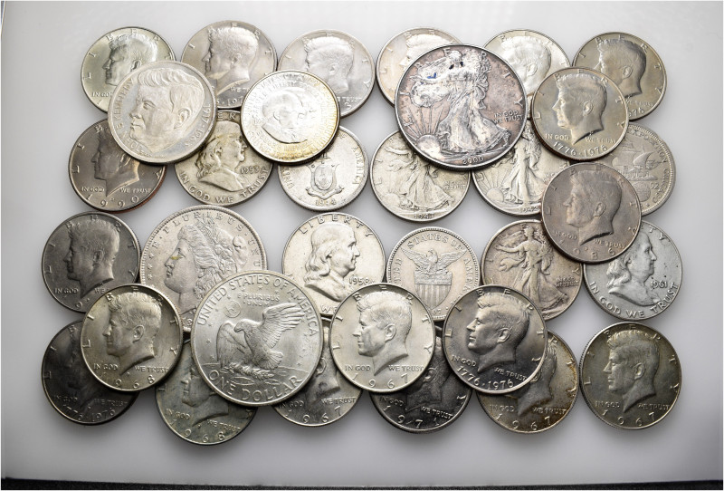 A lot containing 32 silver and copper-nickel coins (437 g). All: United States o...