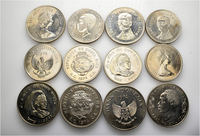 A lot containing 12 silver coins (350 g). All: World. About extremely fine to go...