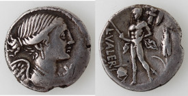 Repubblica Romana. Gens Valeria. L. Valerius Flaccus. 108-107 a.C. Denario. Ag. D\ Busto della vittoria verso destra, davanti *. R\ L VALERI FLACCI Ma...
