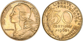 1/2 FRANC, 50 CENTIMES
50 CENTIMES "Marianne"
1962 - TTB 40 (TTB+)
4 plis - Rare !


G 427, F 197, KM# 939
 - CUPRO-ALUMINIUM - 
 ------------...
