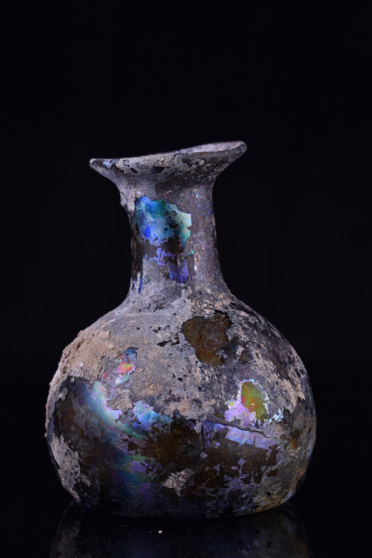 ANCIENT ROMAN GLASS FLASK
Ca. 100-300 AD. A beautiful glass flask with a globul...