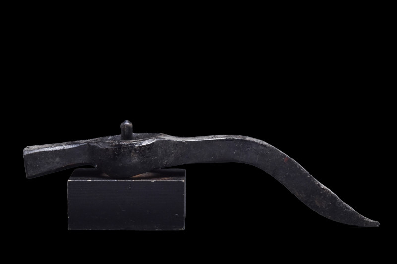 EUROPEAN MEDIEVAL IRON WAR HAMMER
Ca. 1300-1400 AD. An iron war hammer with a s...