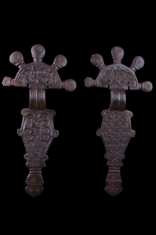 PAIR OF VISIGOTHIC RADIATE HEADED BOW BROOCHES
Ca. 400-600 AD. A pair of bronze...