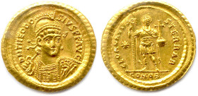 THÉODOSE II 1er mai 408 - 28 juillet 450
D N THEODOSIVS P F AVG. Son buste armé, casqué et cuirassé de face. 
R/. GLOR ORVIS TERRAR. L'empereur debo...