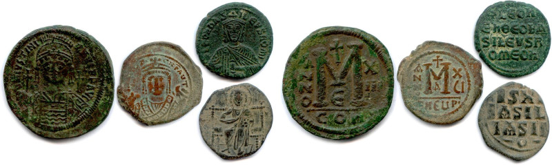 Quatre monnaies byzantines : 
Follis et demi-follis en bronze de Justinien Ier ...