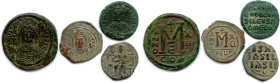 Quatre monnaies byzantines : 
Follis et demi-follis en bronze de Justinien Ier (527-565) 
Constantinople, de Maurice Tibère (582-602) Antioche/Theou...