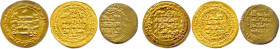 LES SELJOUKIDES 
Trois monnaies d'or : 
Dinar de Abu Nasr Firuz Kharshadh Emir Bouyide (998-1012), 
Dinar de Abu Talib Muhammad Tughril ibn Mika’il...