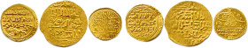 LES MAMELOUKS 
Trois monnaies d'or : 
Dinar au lion de Az-Zâhir Rukn ad-Dîn Baybars al-Bunduqdari (Baybars) Sultan période Barjite (1260-1277), 6,43...