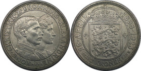 Europäische Münzen und Medaillen, Dänemark / Denmark. Christian X. & Alexandrine. Silberhochzeit. 2 Kroner 1923. 15,0 g. 0.800 Silber. 0.39 OZ. KM 821...