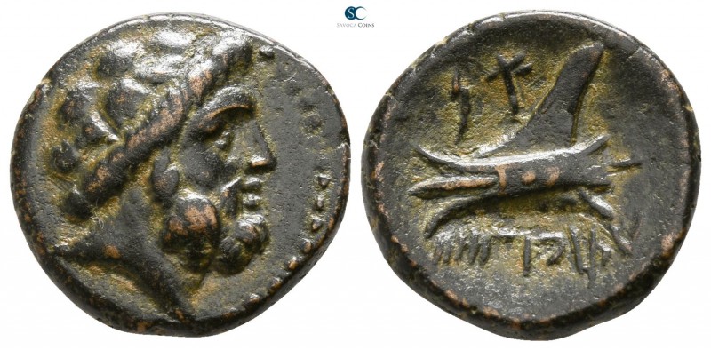 Phoenicia. Arados 200-100 BC. 
Bronze Æ

13mm., 3,41g.

Head of Zeus right ...