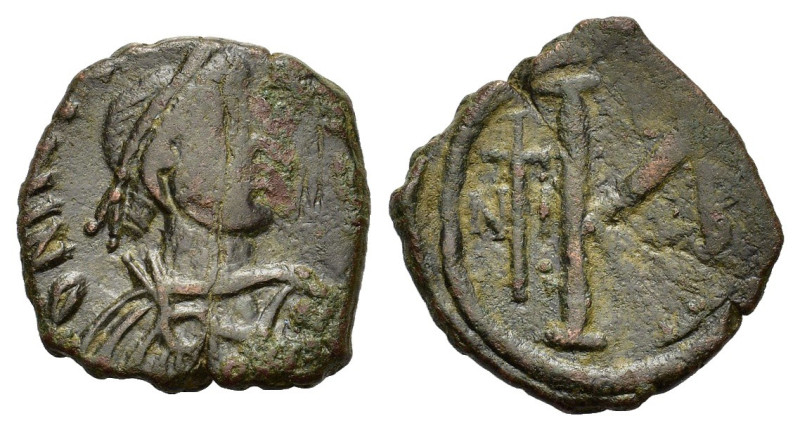 Justinian I. 527-565. Æ 20 Nummi (23mm, 7.90g). Nicomedia, 527-538. Diademed, dr...