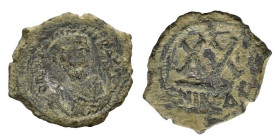 Tiberius II Constantine (578-582). Æ 20 Nummi (24.5mm, 6.30g). Nicomedia, c. 579-582. Crowned and cuirassed bust facing, holding globus cruciger and s...