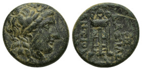 Seleukid Kingdom. Antiochos II theos. AE (16mm, 4.6 g). 261-246 a.C. Sardes. Anv.: Laureate head of Apollo right. Rev.: ΒΑΣΙΛΕΩΣ / ΑΝΤΙΟΧΟΥ. Tripod; m...