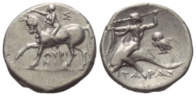 Kalabrien. Tarent.

 Didrachme oder Nomos (Silber). Ca. 272 - 240 v. Chr.
Vs: Nackter Jüngling zu Pferde mit erhobenem Arm nach links reitend; über...