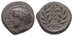 Sizilien. Himera.

 Bronze (Hemilitra). Ca. 415 - 409 v. Chr.
Vs: Weiblicher Kopf mit Sphendone links, davor 6 Wertkugeln.
Rs: Lorbeerkranz, darin...