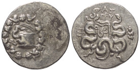 Mysien. Pergamon.

 Cistophor (Silber). Ca. 92 - 88 v. Chr.
Vs: Cista mystica mit halb geöffnetem Deckel, aus der sich eine Schlange herauswindet; ...