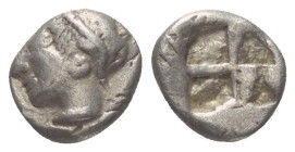Ionien. Phokaia.

 Diobol (Silber). Ca. 510 - 494 v. Chr.
Vs: Archaischer Kopf der Athena mit Helm links.
Rs: Viergeteiltes Quadratum incusum.

...