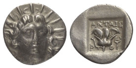 Inseln vor Karien. Rhodos.

 Hemidrachme (Silber). Ca. 125 - 88 v. Chr.
Vs: Kopf des Helios mit Strahlenkrone in Dreiviertelansicht rechts.
Rs: P ...