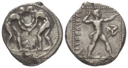 Pamphylien. Aspendos.

 Stater (Silber). Ca. 370 - 330 v. Chr.
Vs: Zwei Ringer einander gegenüber, der Linke packt mit beiden Händen den linken Arm...
