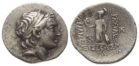 Königreich Kappadokien. Ariarathes V. (163 - 130 v. Chr.).

 Drachme (Silber). 130 / 129 v. Chr. (Jahr 33). Eusebeia.
Vs: Kopf des Ariarathes mit D...