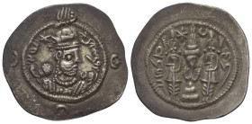 Sasanidisches Königreich. Khusro I. (531 - 579 n. Chr.).

 Drachme (Silber). 533 / 534 n. Chr. (Jahr 3?). DR = Darabgard.
Vs: Drapierte Büste mit Z...