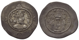 Sasanidisches Königreich. Khusro I. (531 - 579 n. Chr.).

 Drachme (Silber). 556 / 557 n. Chr. (Jahr 26). AB = Abasahr.
Vs: Drapierte Büste mit Zin...