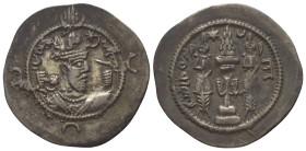 Sasanidisches Königreich. Khusro I. (531 - 579 n. Chr.).

 Drachme (Silber). 557 / 558 n. Chr. (Jahr 27). AB = Abasahr.
Vs: Drapierte Büste mit Zin...