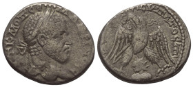 Seleukis und Pierien. Emesa. Macrinus (217 - 218 n. Chr.).

 Tetradrachme (Billon).
Vs: Büste mit Lorbeerkranz rechts.
Rs: Adler mit geöffneten Sc...