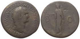 Domitianus (81 - 96 n. Chr.).

 Sesterz (Bronze). 80 - 81 n. Chr. (unter Titus). Rom.
Vs: CAES DIVI AVG VESP F DOMITIANVS COS VII. Kopf mit Lorbeer...