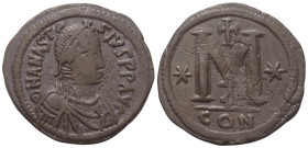 Anastasius I. (491 - 518 n. Chr.).

 Follis (40 Nummi). 498 - 518 n. Chr. Constantinopolis.
Vs: D N ANASTA-SIVS P P AVC. Büste mit Diadem, Paludame...