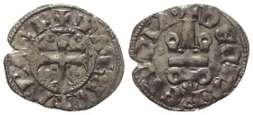 Achaia - Fürstentum. Maud von Hainaut (1316 - 1318).

 Denar (Silber).
Vs: Legende. Kreuz.
Rs: Legende. Stilisiertes Kastell.

20 mm. 0,76 g. 
...