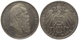 Kaiserreich. Bayern. Prinzregent Luitpold (1886 - 1912).

 3 Mark (Silber). 1911. München.
Vs: Kopf rechts.
Rs: Großer Reichsadler.

33 mm. 16,6...