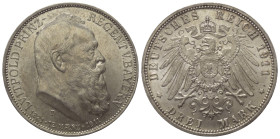 Kaiserreich. Bayern. Prinzregent Luitpold (1886 - 1912).

 3 Mark (Silber). 1911. München.
Vs: Kopf rechts.
Rs: Großer Reichsadler.

33 mm. 16,6...