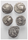 Griechische Münzen - Lots.


Unter anderem: Kyzikos (Mysien) / Milet (Ionien) / Selge (Pisidien).

Lot (5 Stück, Silber): Diobol, Obol, 5. - 3. J...