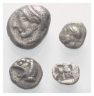 Griechische Münzen - Lots.


Phokaia / Teos (Ionien).

Lot (4 Stück, Silber): Diobol, Hemiobol, Tetartemorion, 6. - 5. Jhdt. v. Chr.

Sehr schö...