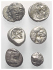 Griechische Münzen - Lots.


Unter anderem: Milet (Ionien) / Selge (Pisidien).

Lot (6 Stück, Silber): Diobol, Obol, Hemiobol, 5. - 4. Jhdt. v. C...